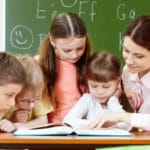 classroom-teacher-with-students Скорочтение